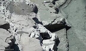 Gorgeous gola kurba in mišičasti tip segrevata plažo