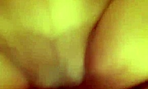 Meztelenül döngölnek kondom nélkül, míg tele töltik ondóval. A barátom keményen csinálja.