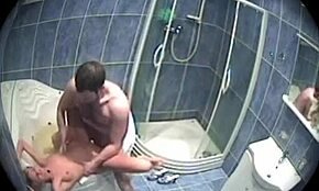 Hosszúlábú amatőr barátnő keményen dugva széttárt lábakkal