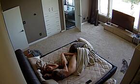 아마추어 여친 침대에서 개처럼 박히며 긴 머리 흔들어