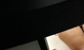 חובבנית שמנה מציגה את העקומות הסקסיות שלה בקלוז אפ מצלמה נסתרת