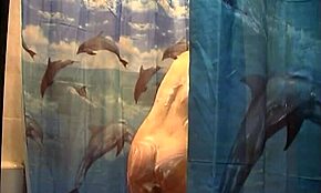 Bu diri popolu amatör gizli kamda çıplak duş alıyor, çok ateşli görünüyor