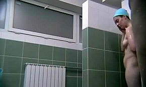 Wow, check this mature swimmer in an incredible amateur vid! 😍