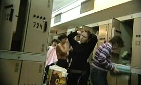 กล้องซ่อนจับสาวสลัดเปลือยในห้องล็อกเกอร์