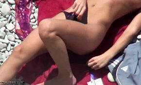 Hej, podívej se na sexy amatérské svlékání na skryté kameře