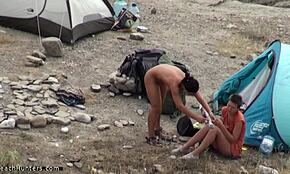 Hé, láttad azt a barnított barnát pakolni a strandon?