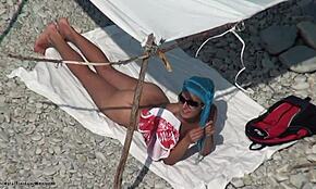 ว้าว สาวผอมโชว์ร่างกายร้อนบนกล้องหาดซ่อน!