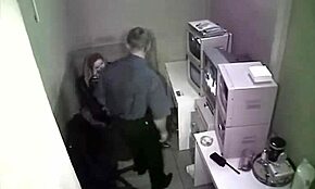 Yo, gizli kamera onu ofiste kız arkadaşını sikerken yakaladı! 😲