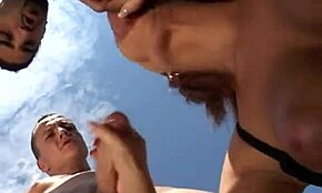 Agente inmobiliario taladra a pareja caliente elegante en trío MMF al aire libre