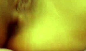 وااو! لقطات قريبة لشرج شعر هاوية مدمر بعد الخرز