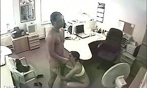 Сигурносна камера хвата аматере како се курвају на послу