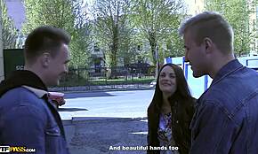 Hey, tu veux me voir ramasser cette fille de rue pour du cash ?