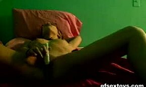 Gatinha Nerd 18+ Masturba Sem Parar com Vibrador na Webcam Solo