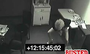 Чёрт, моя бывшая девушка дико мастурбирует на работе! 😜