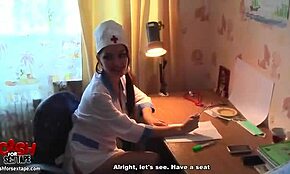 Ma copine attentionnée devient infirmière salope pour action orale !