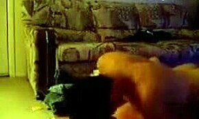 Hé, envie de voir ma copine chevaucher en reverse cowgirl dans ces vidéos nocturnes ?