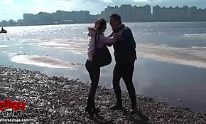 Jocuri lesbiene de Crăciun excitante cu prietena cu țâțe mari Briana Banderas și Apolonia Lapiedra