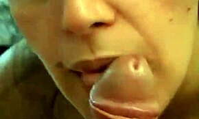 Milf picante devora cada centímetro en juego sensual