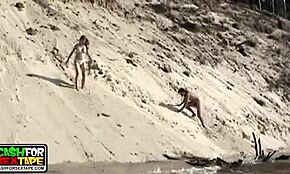 Pariskunta sanoo, naidetaan aurinkoisella rannalla