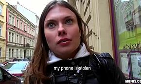 Yeşil Gözlü Fahişe Para İçin Vahşi Seks Yapar. POV'da Sert Pompalanır.