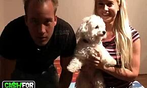 Blond luder suger og får sæd på røven