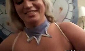 Loira gordinha engasga fundo no pau duro