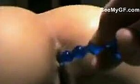 Îl văd pe tipul ăsta cu erecție sărutându-se cu bimbo sexy