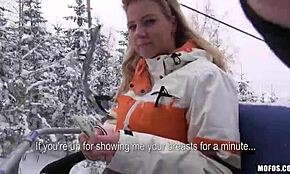 Nadržená blonďatá děvka tvrdě šuká na lanovce.