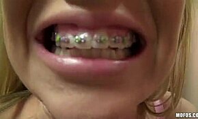 Blonde Ex in wilder College-Orgie! Reitet und bläst mit großen Titten raus