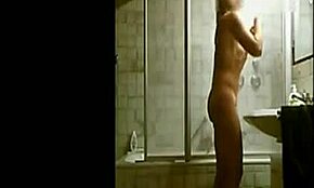 Mengintip babe panas menanggalkan pakaian di bilik mandi rasa salah.