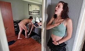 Hart abspritzen beim Zusehen, wie meine Freunde ficken, intensives weibliches Masturbations-Session entfaltet sich