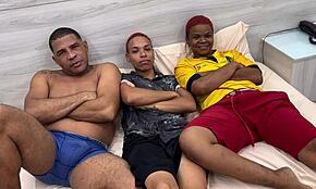 Couple lesbien en transition sauvage avec Leo Ogro