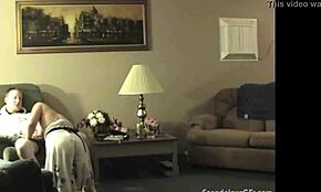 Κρυφή κάμερα πιάνει τη γκόμενα του κολλητού σε καυτή δράση