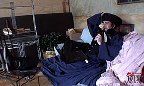 Blonde Cochonne Deviens Folle avec une Grosse Bite pendant une Séance Photo