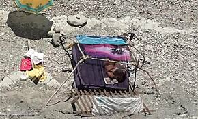 Fantastisk højkvalitets amatør voyeur video fanger nøgen milf på stranden