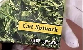 يا رجل، شوفي هذه الفتاة النحيفة الحمراء 18+ تحضر طيزها لتحقنة قذرة في الغرفة!