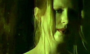 Riskantní Abbe opilá a šukaná v baru