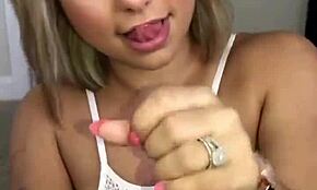 ว้าว สาวตาเข้ม Crystina Rossi จับควยดำในชุดชั้นในเซ็กซี่ จับแน่นจังเลย!