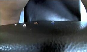 빨강머리 밀프가 부엌에서 작은 장난감 부수다