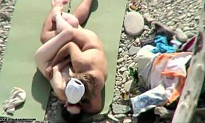 Cavolo! Che clip voyeur pazza da spiaggia nudista!