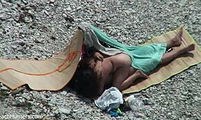 Girlfriend Nudiste Soumise Devient En sueur en Sexe Missionnaire Plage