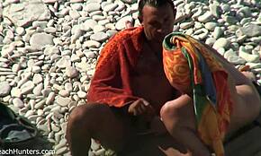 Voyeur Pega Casal Maduro Transando na Praia Nudista