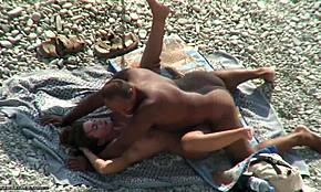 Ψηλοπόδαρα γκόμενα γαμιέται σκληρά με πόδια ανοιχτά!