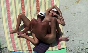 Wow! Opálená holka připravená prcat svého velkoprdelného BF