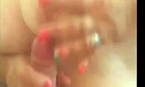 Дебелата баба се наслаждава да ме задоволява