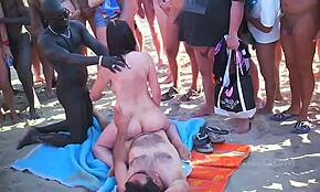 Radunatevi per vedere questa stella mora in azione bollente