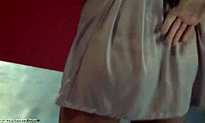 Plavolaska pokaže golo telo