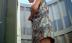 와, 이 블론드 미녀 통통 가슴 옷 갈아입는 거 봐, 아직 뜨거워! 😍