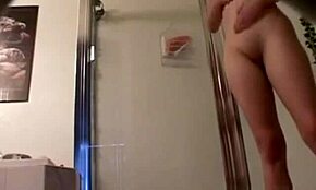 Kamera tersembunyi tangkap badan sempurna brunette seksi tanpa sedar