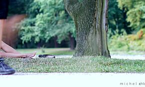 Вау, ова заносна дугокоса плавуша се разоткрива напољу за све да виде! 😍